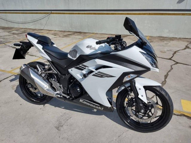 KAWASAKI NINJA BRANCA 2017