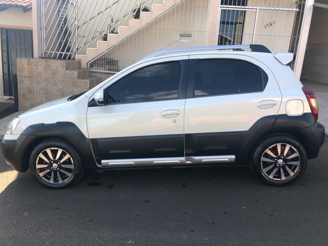 TOYOTA ETIOS CROSS 2016
