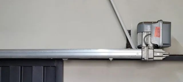 Vende-se motor portão eletrônico semi-novo com 02 controles - Foto 4