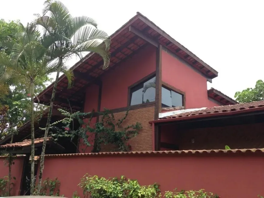 Casa à venda em Camburi, São Sebastião, com 4 quartos, 3 suítes e 4 vagas
