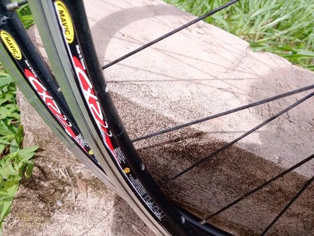 Par de aros Mavic CXP22 aro 700 semi novos, brinde cubo dianteiro Shimano e enraiação. 