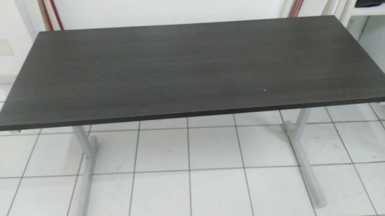 Mesa de Escritório em Ótimo Estado - Foto 2