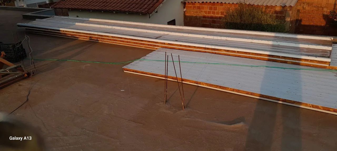 VENDO ESTRUTURA METALICA COM TELHAS COM PROTEÇÃO TERMICA GARAGEM OU VARANDA. - Foto 5