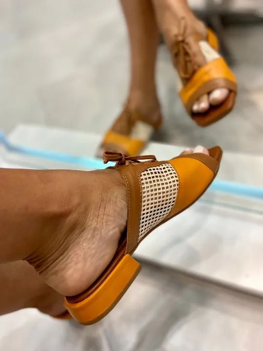 Sandália rasteira couro