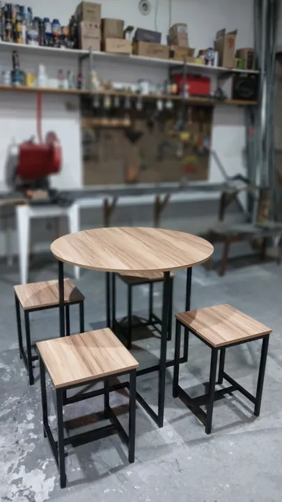 Mesa estilo industrial Redonda 80cm com 4 bancos