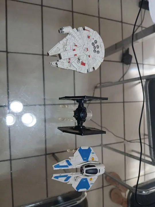 Miniaturas Nave Star Wars - Tie Fighter, X-Wing e Millenium Falcon - Foto 2