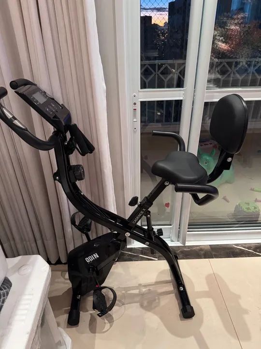Bicicleta Ergométrica Vertical Dobrável Cadence X Odin Fit