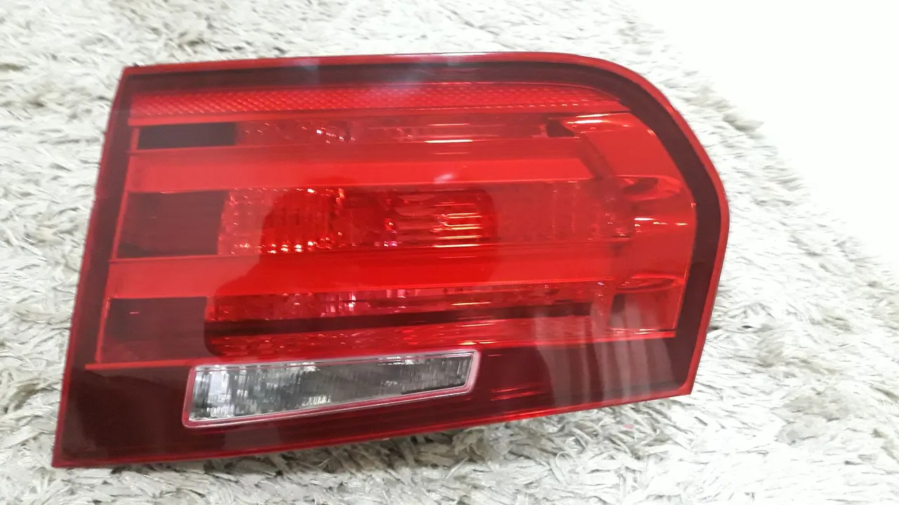 Lanterna tampa traseira BMW 320i lado direito original