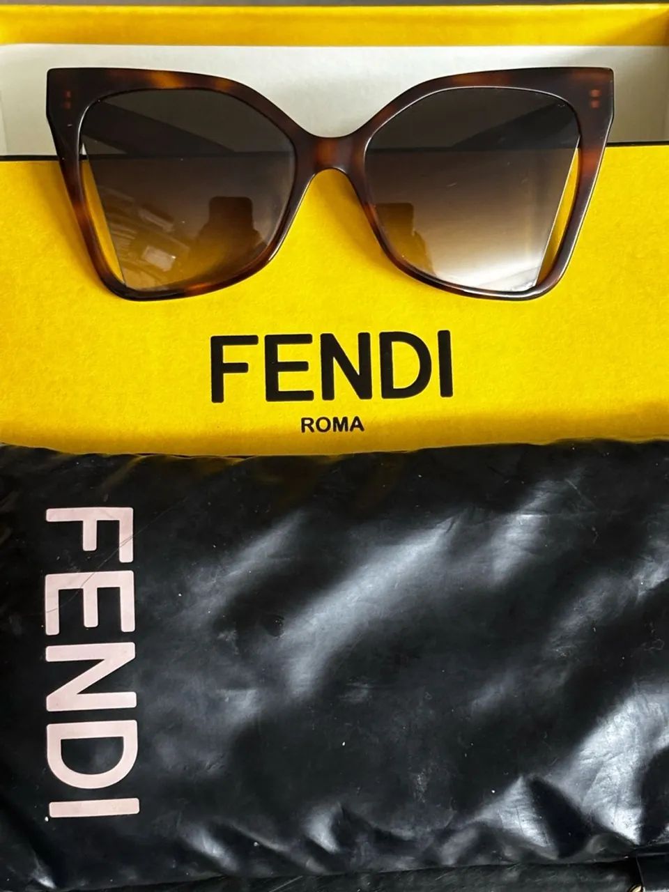 Óculos de sol Fendi usado pouquíssimas vezes  - Foto 2