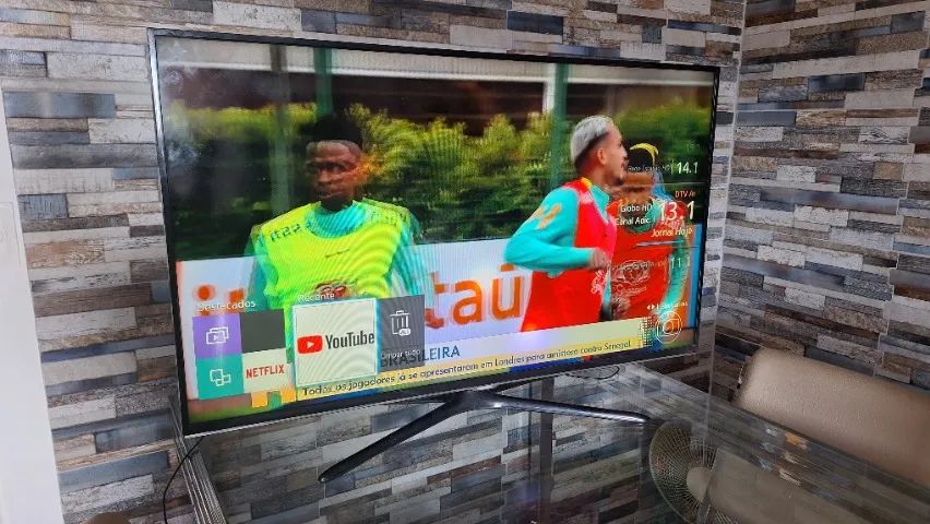 Tv  Smart  Samsung 43" (apresenta manchas na tela) - Foto 2