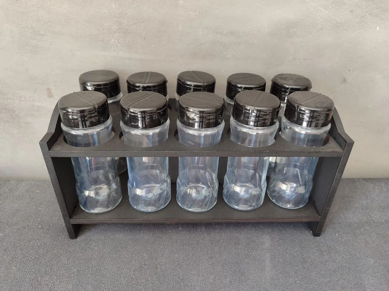 Kit Porta Tempero de Madeira + 10 Potes de Tempero Plástico 130ml Tampa Dosadora Dupla - Foto 2