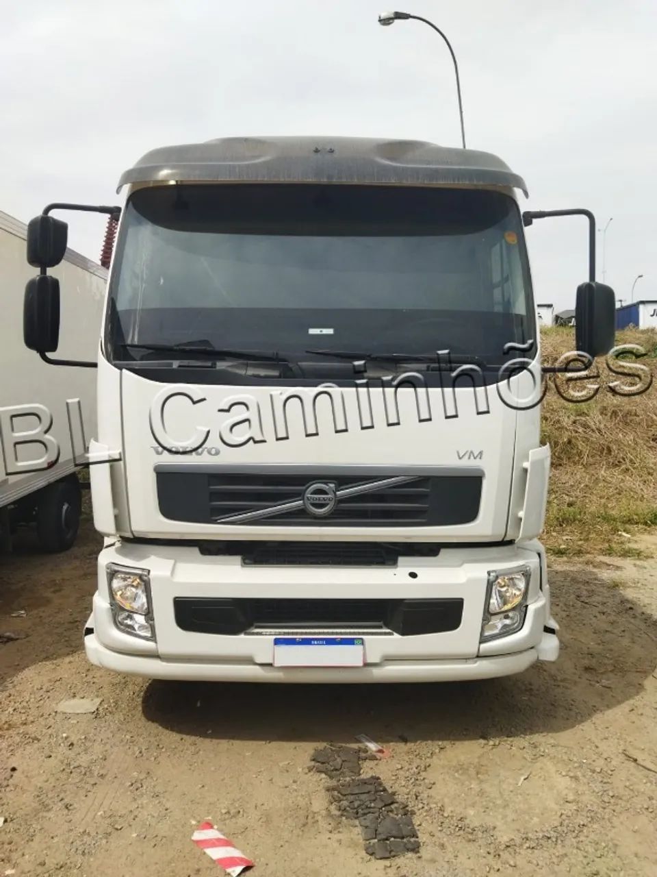 Volvo VM 330 Leito 4x2 ano 2013 - Foto 2