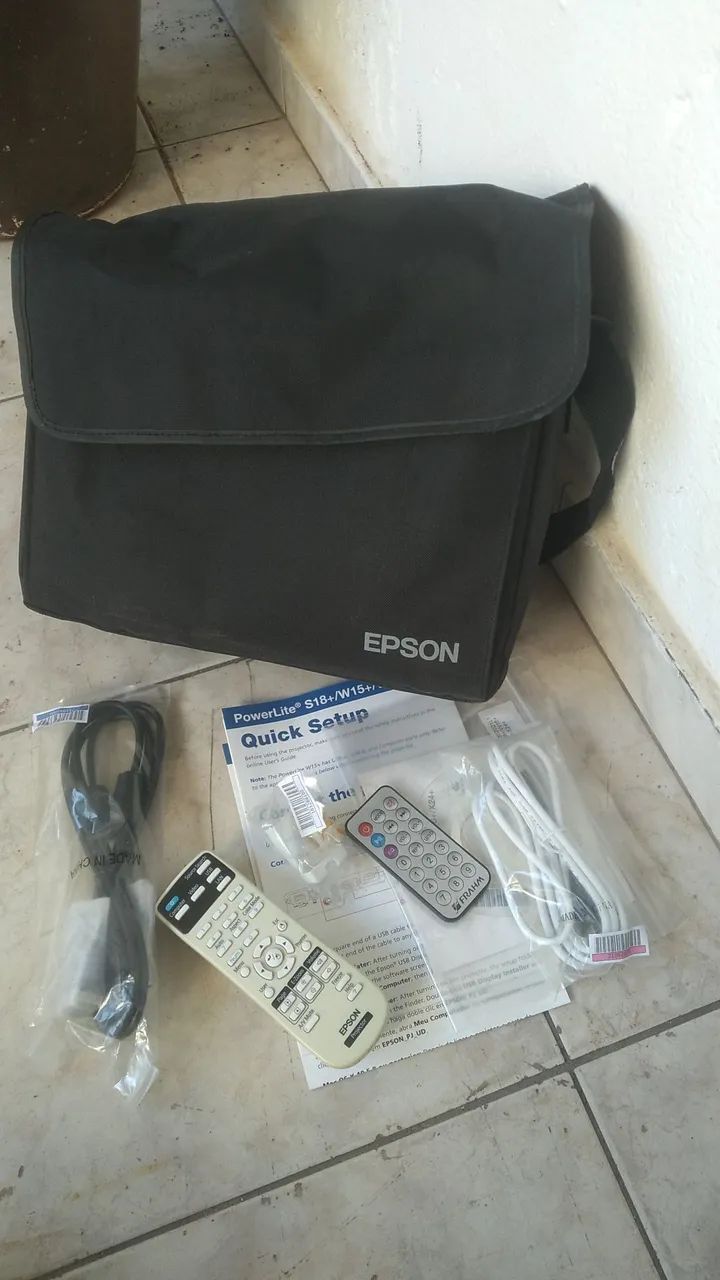 Projetor Epson 3LCD Slim completo tela amplificador dvd  comtrole maleta usb usb3000 FM  - Foto 5