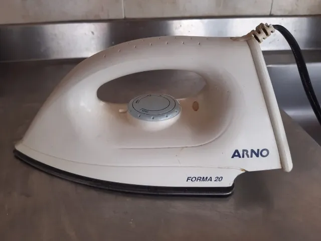 Ferro de passar Arno funcionando perfeitamente