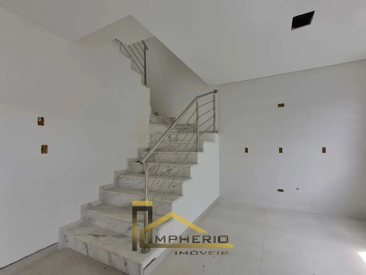 Imperdível! Casa à venda em Curitiba-PR, Uberaba: 3 quartos, 1 suíte, 3 salas, 1 vaga e 12 - Foto 4