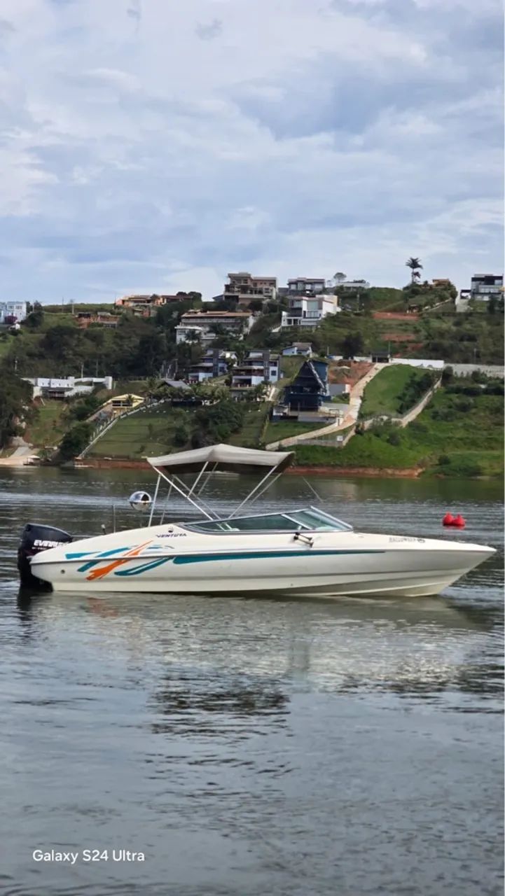 Lancha Ventura 22 pés 