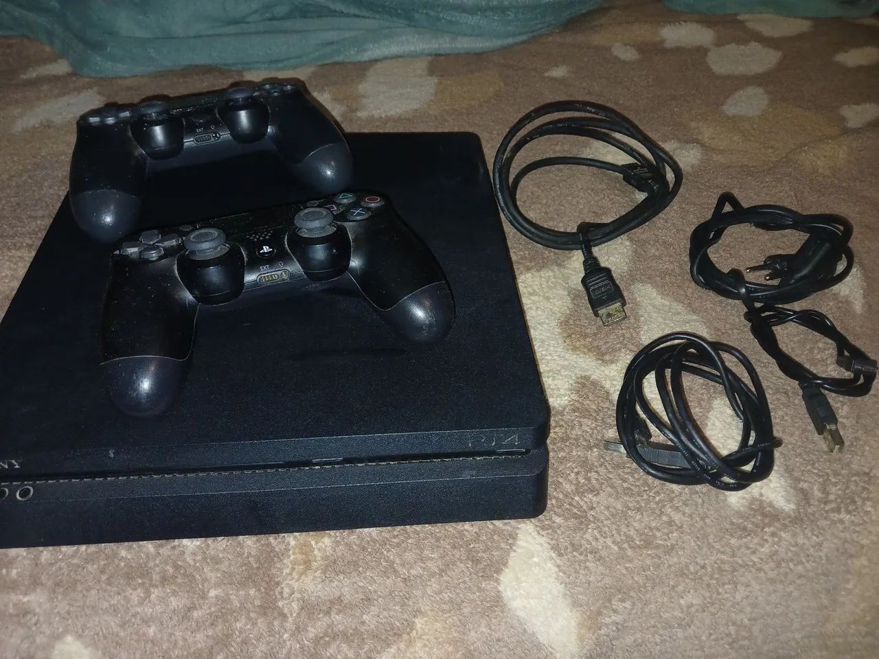 Vendo console  de ps4 SLIM com pouco uso vem 2 controles 2 AHD 2carregador e jogos incluso - Foto 5