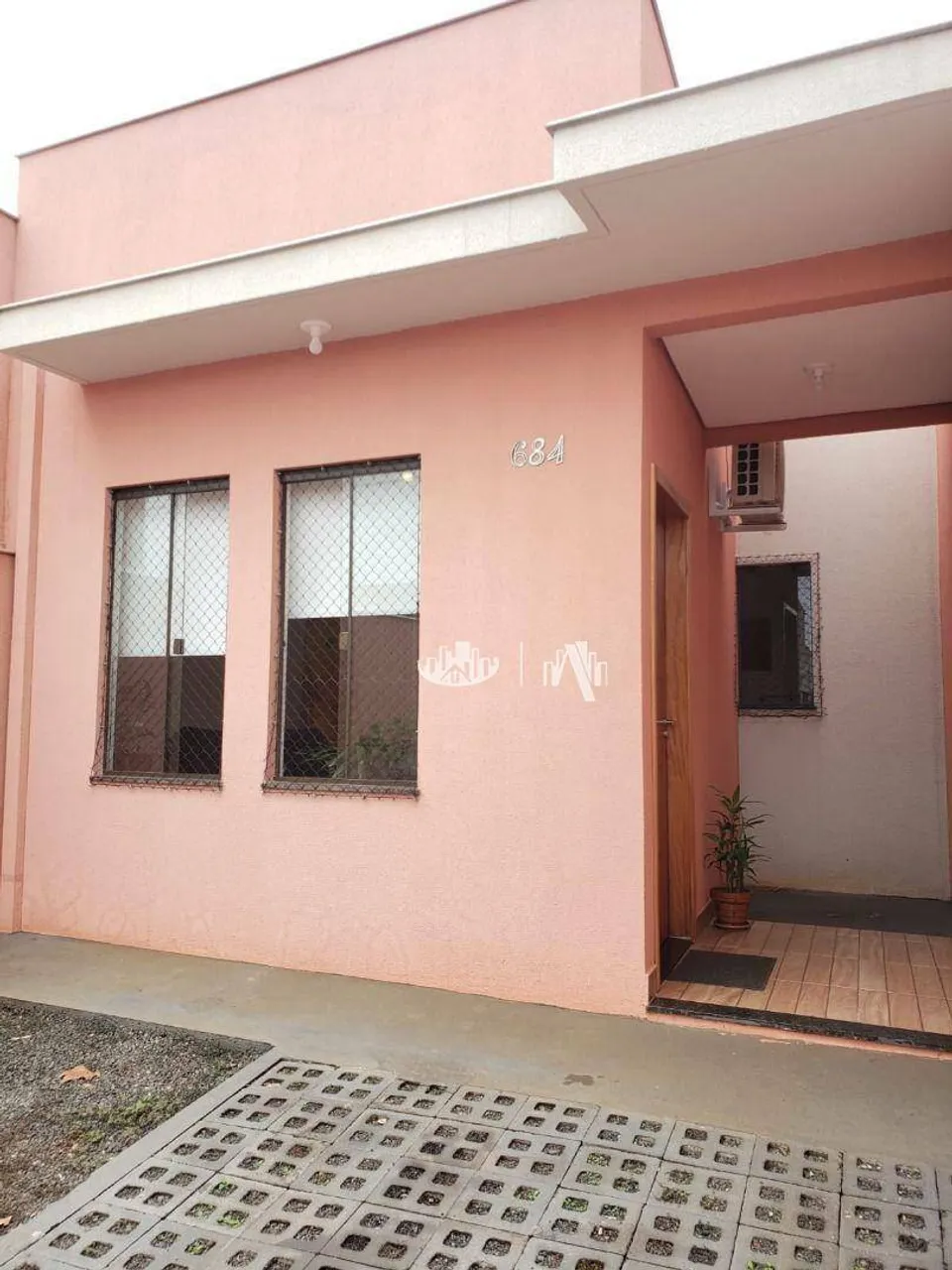 Casa com 3 quartos para alugar, 71 m² por R$ 2.150/mês - Jardim Tókio - Londrina/PR