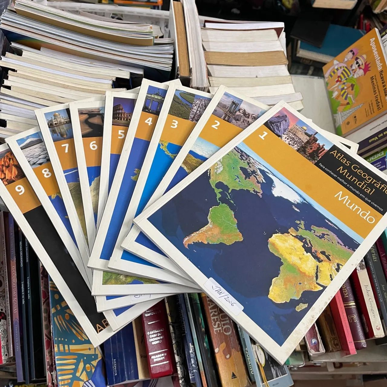 Atlas Geográfico Mundial - coleção 9 volumes 