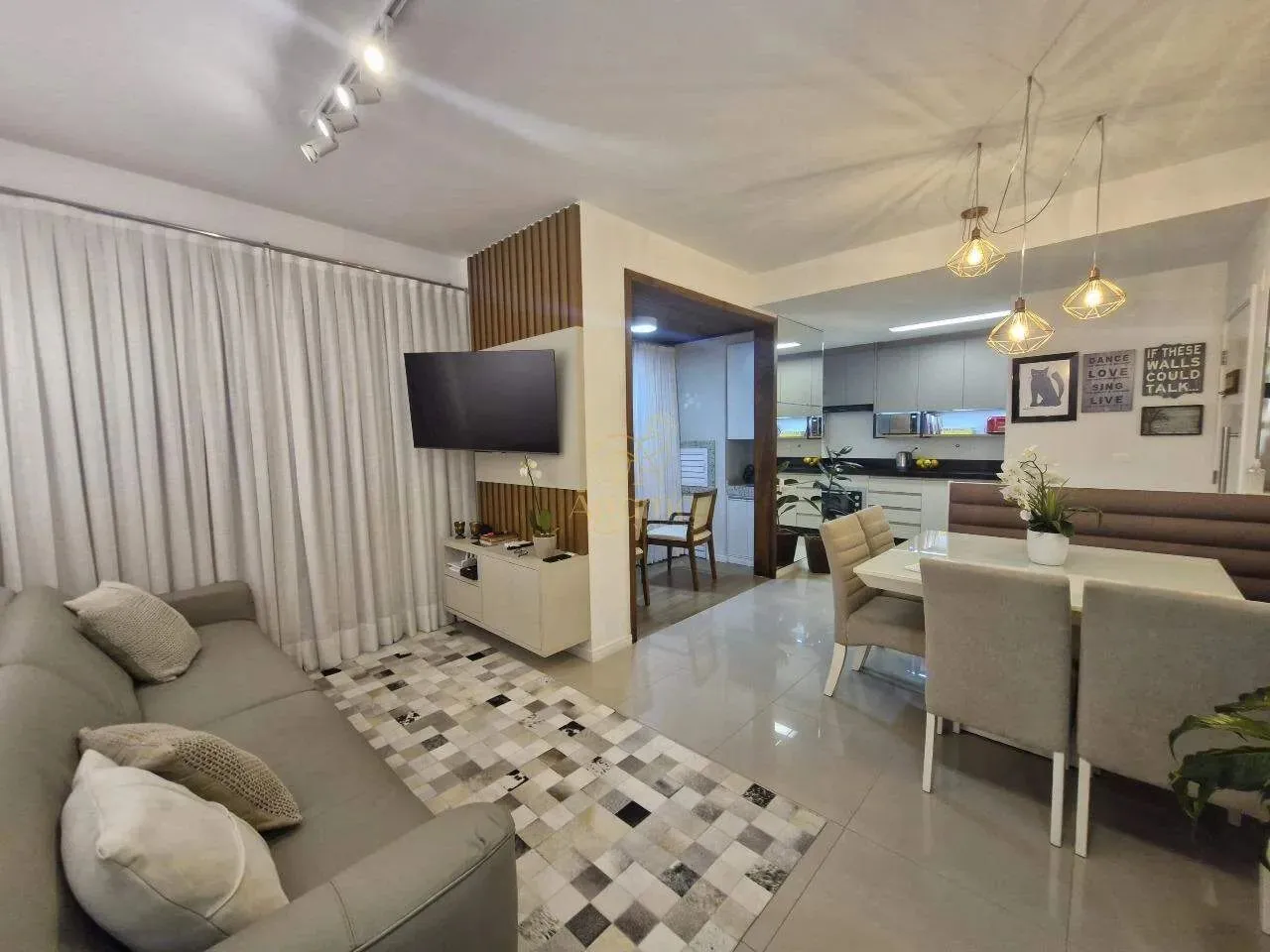 Belissimo Apartamento Semimobiliado - Centro - Itajaí - 03 Dormitorios