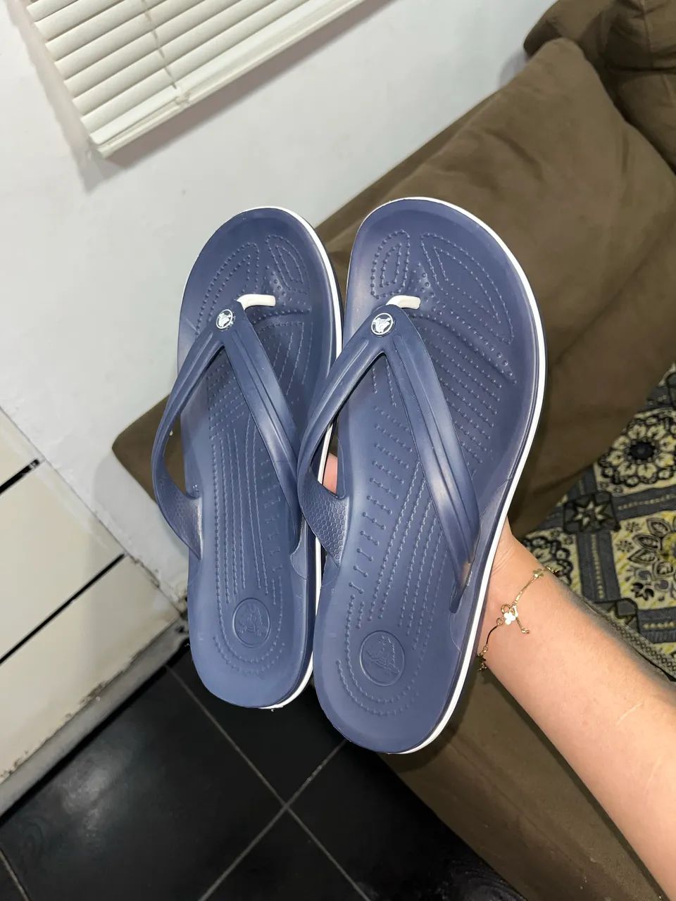 Crocs Flip -M8 tamanho 39/40 azul - Foto 3