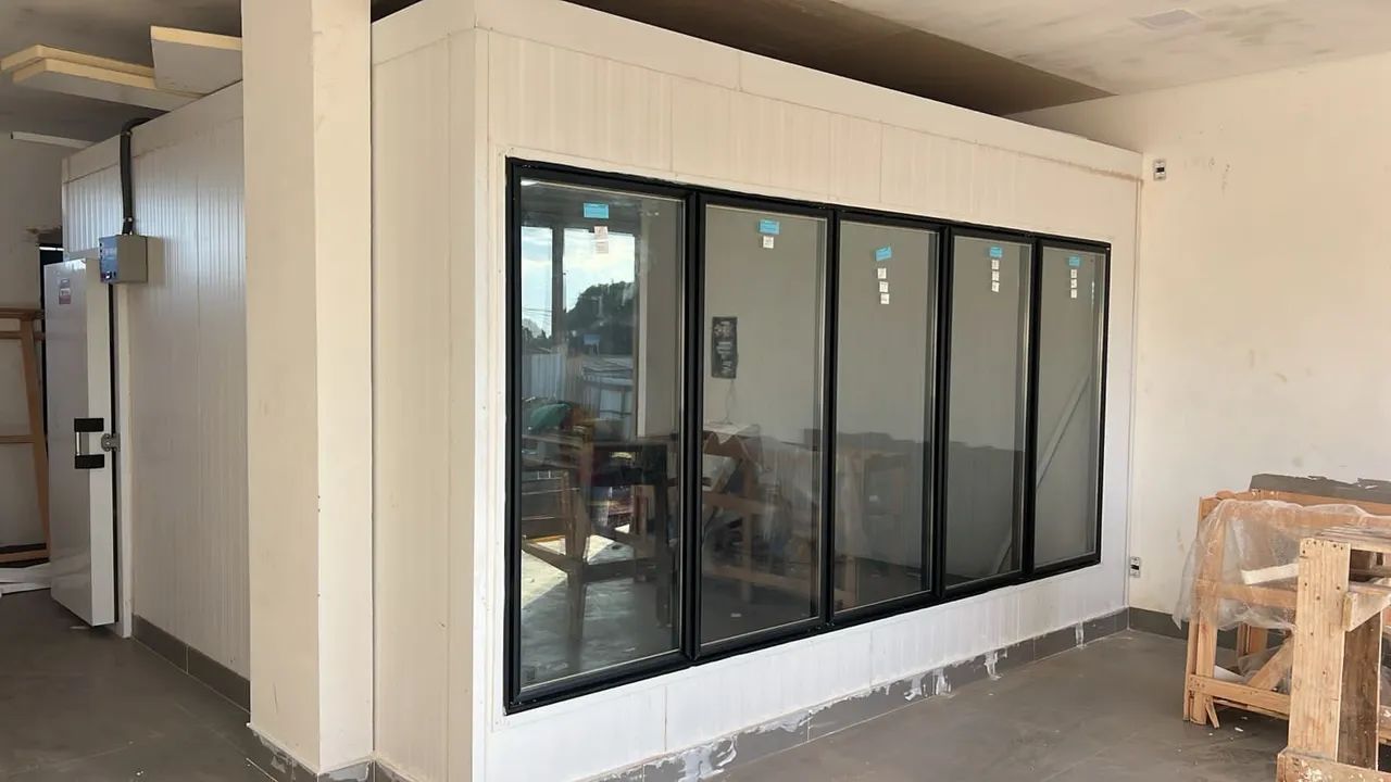 Câmara fria e congelados expositoras sob medida - Foto 3