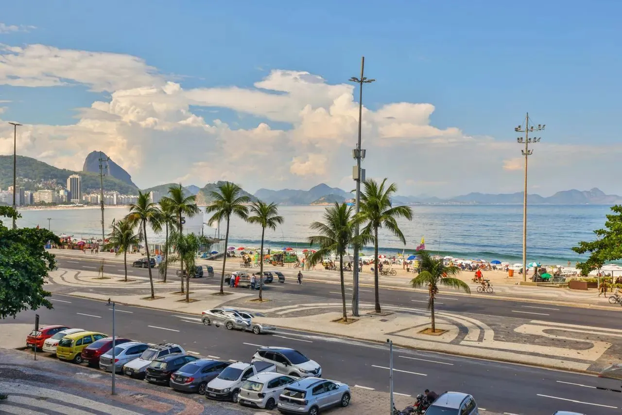 Avenida Atlântica Posto 6, excelente apartamento com 360 m2, frente, vista deslumbrante pa