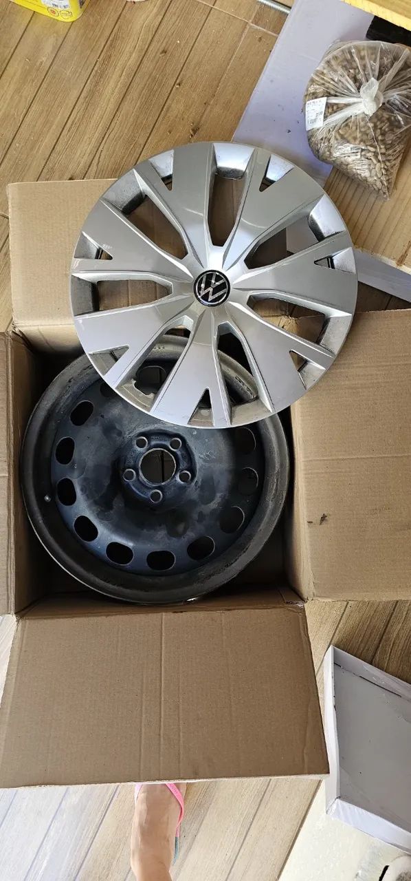 Jogo de rodas com calota, aro 16 - 5 furos - Tcross- R$1100 - Foto 3