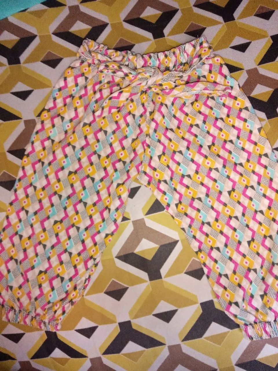 Calça de bebê - Estampa geométrica - Foto 2