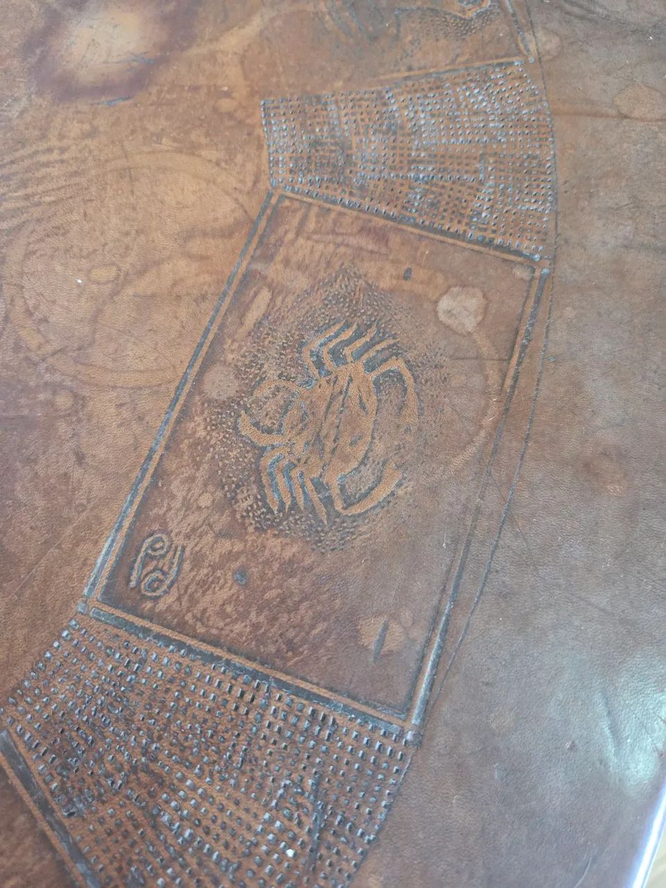 Mesa de centro (Zodíaco) em madeira e couro  - Foto 4
