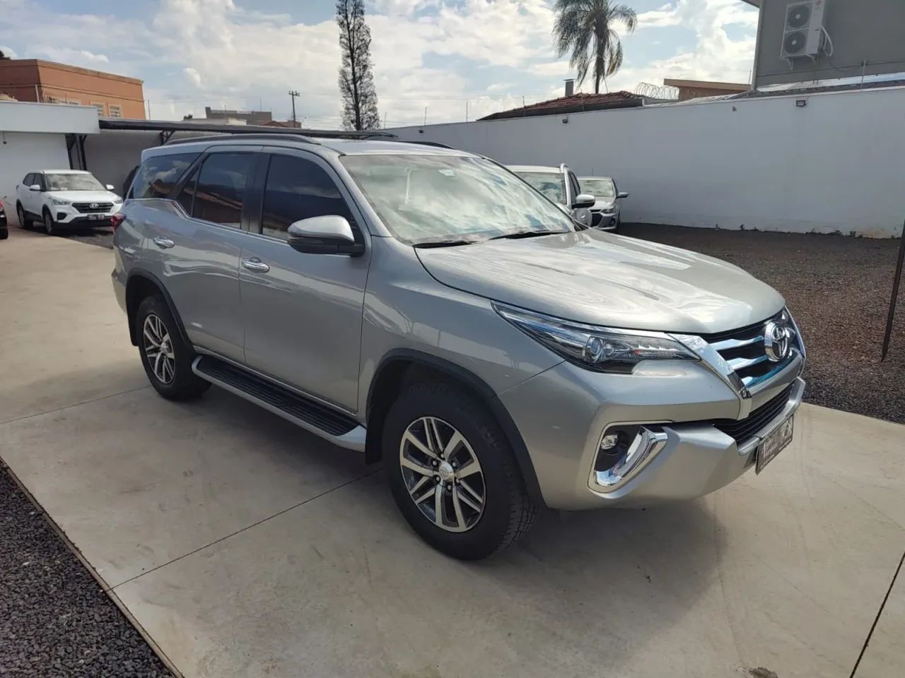 TOYOTA HILUX SW4 2.8 SRX 4X4 7 LUGARES 16V TURBO INTERCOOLER DIESEL 4P AUTOMÁTICO PRATA 2