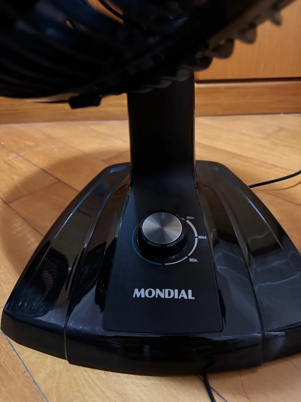 Ventilador de Mesa 40cm Turbo, Mondial, Preto/Prata, 140W, 110V - NVT-40-8P-B
