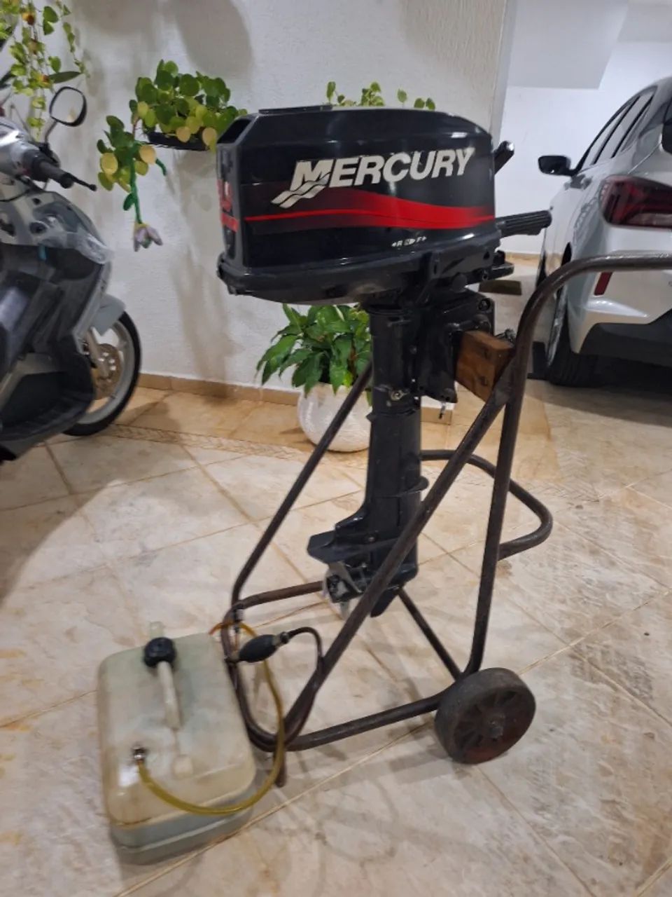 Motor de popa Mercury 5 hp e motor Johnson 3.3 hp