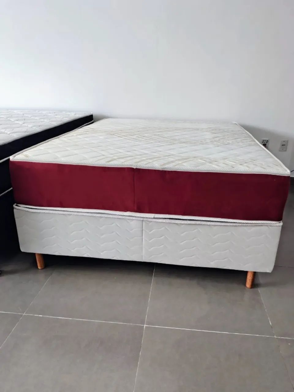Base + colchão molas ensacadas disponível à pronta-entrega