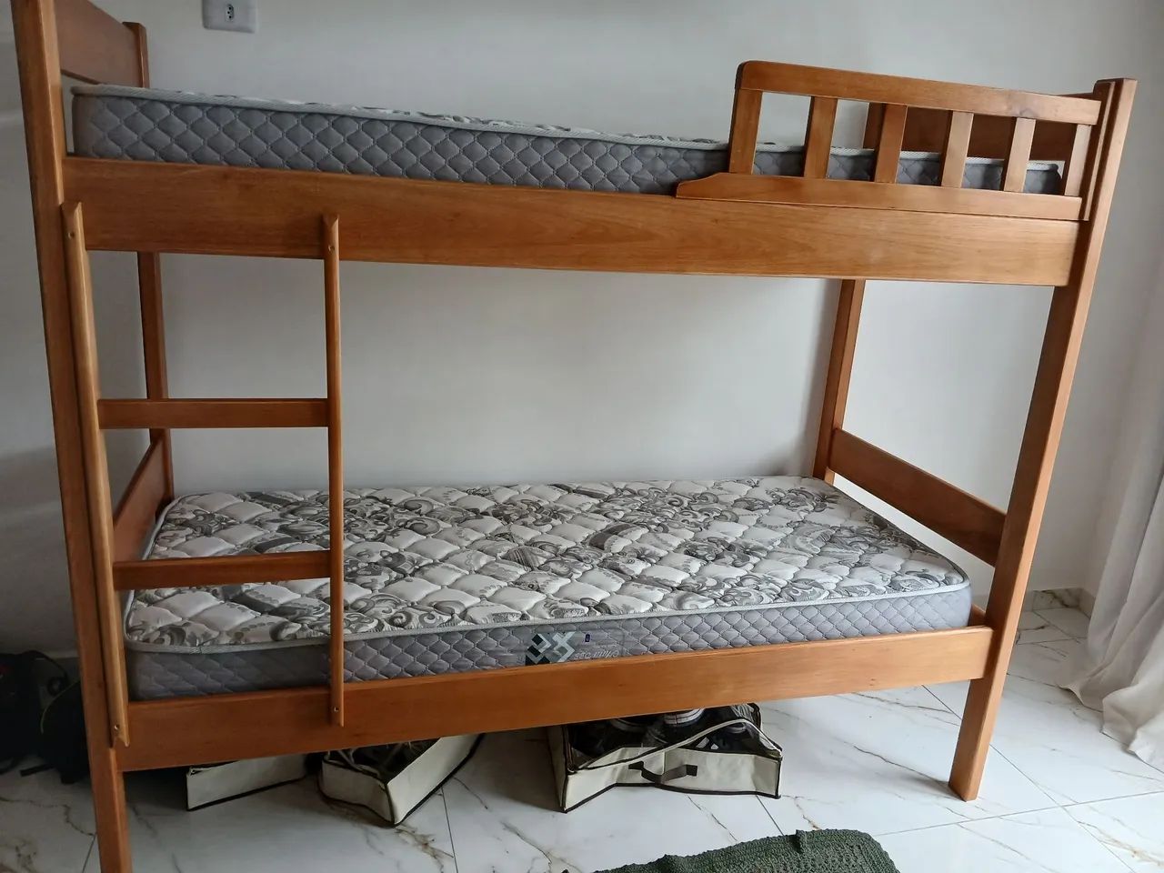 Beliche semi nova / 2 colchões de solteiro. - Foto 2