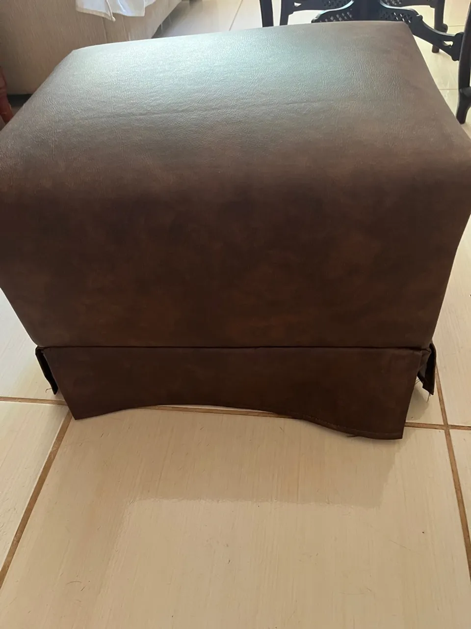 Puff Quadrado Marrom - Conforto e Estilo para sua Casa