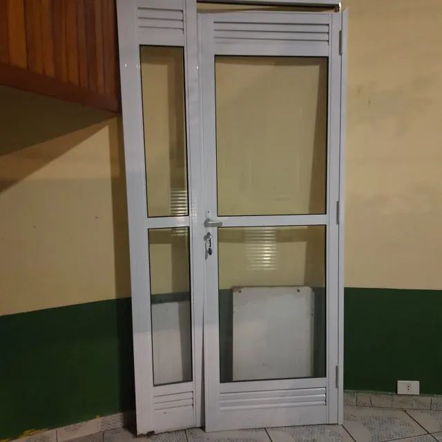 Porta de aluminio c/ vidro pintura eletrostática