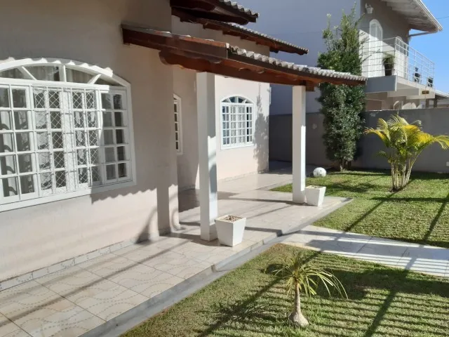 Alugo Casa Praça dos Pinheiros