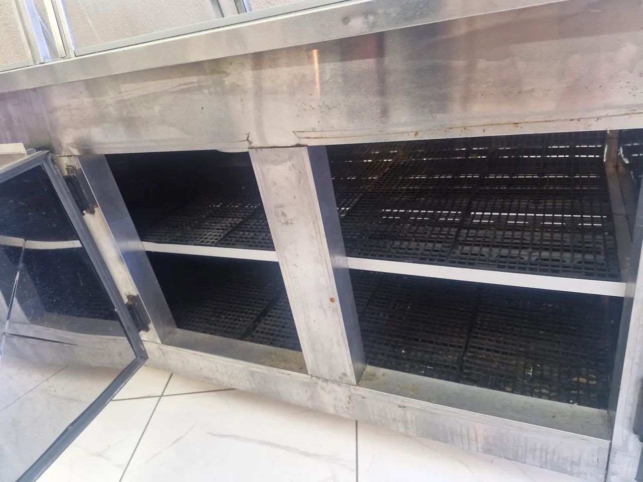 Balcão refrigerado com 3 portas e vidro expositor - Foto 3