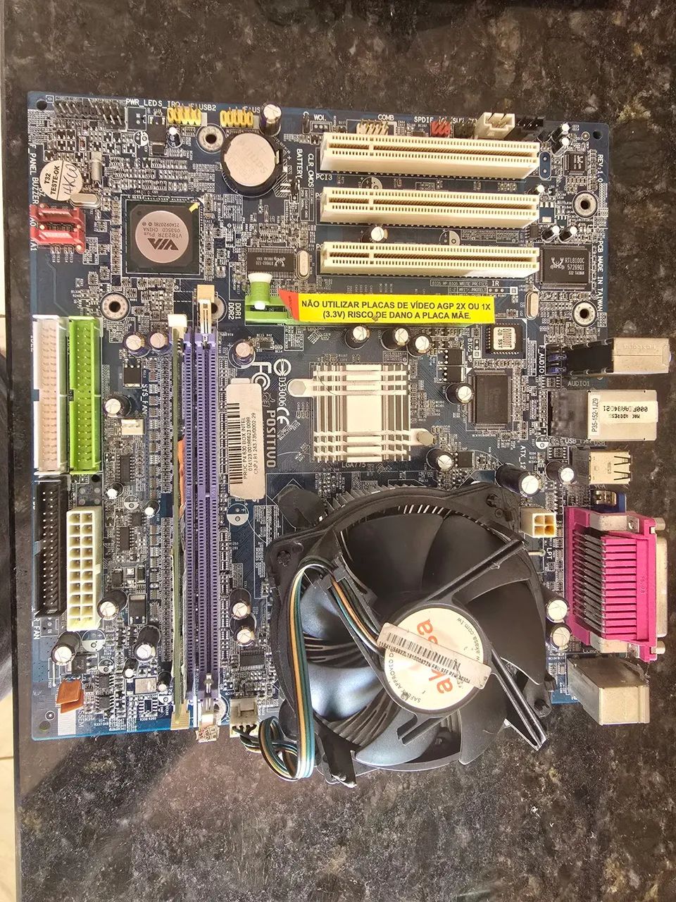 Placa mãe Modelo: Gigabyte GA-8S661FXM-775 (Rev. 1.x).