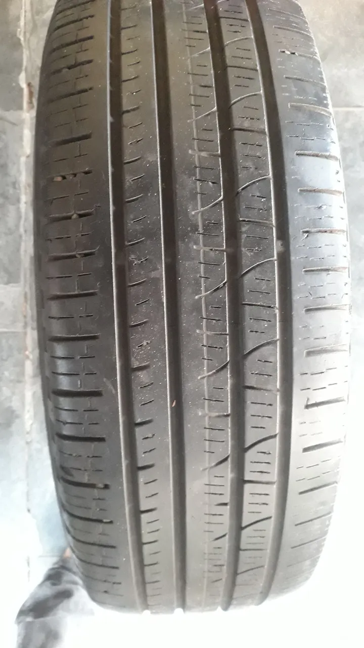 Pneu aro 17/215/60