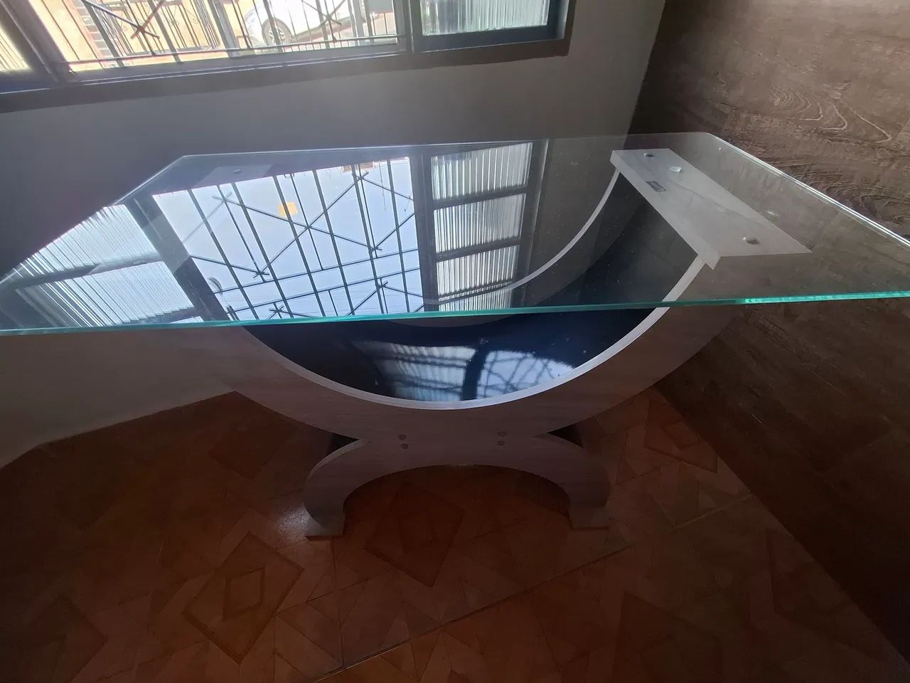 Aparador de sala com vidro temperado 