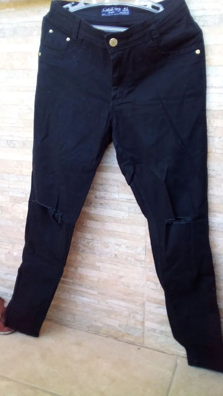 Calça Jeans Skiny Preta Rasgada Feminina - Tamanho 42 pouco usada - Foto 6