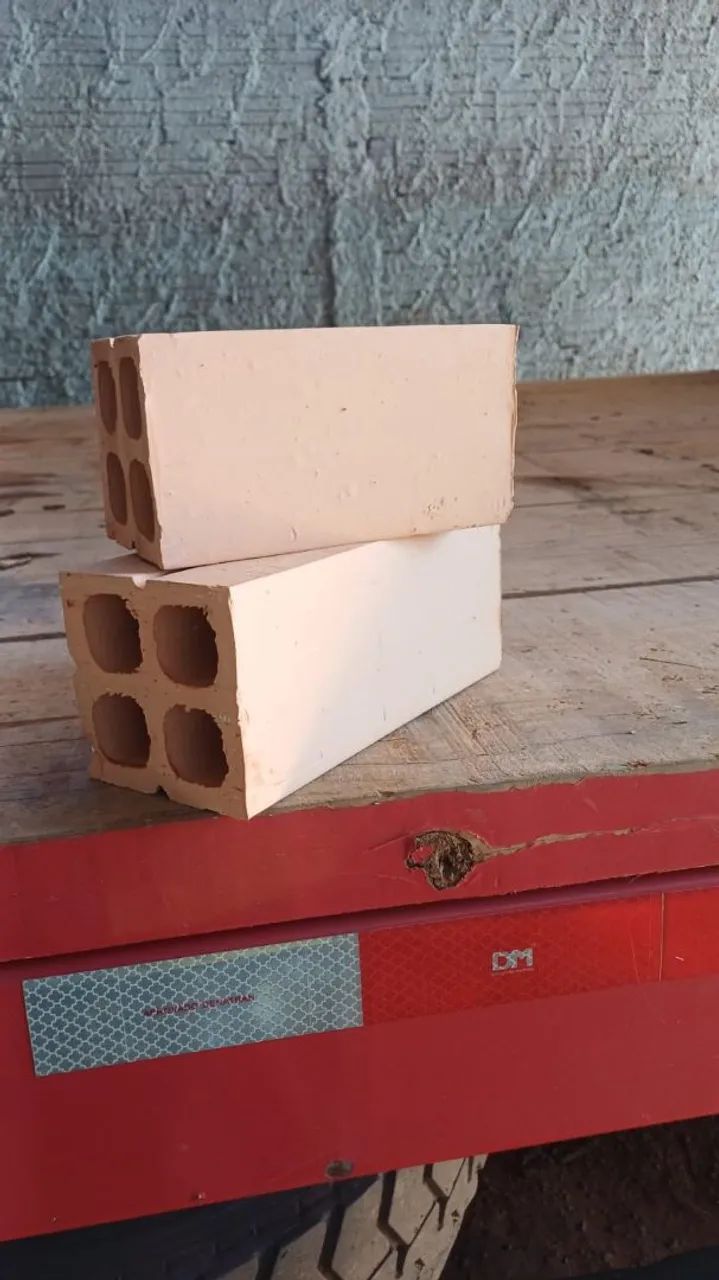 4-Hole Brick (Exposed)64842031952130121