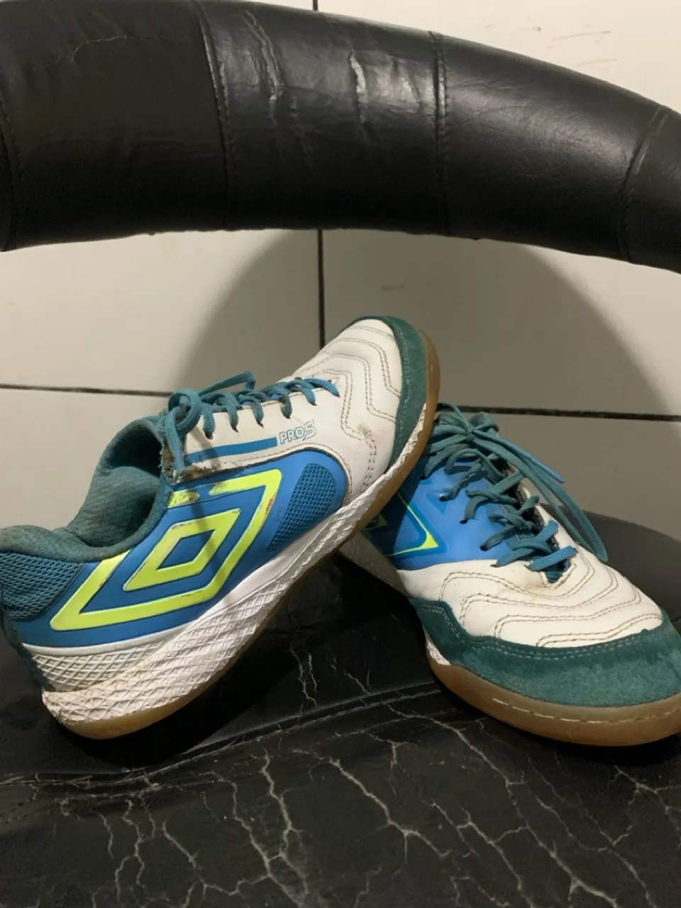 Tênis Umbro Pro 5 Futsal - Conforto e Desempenho: R$200