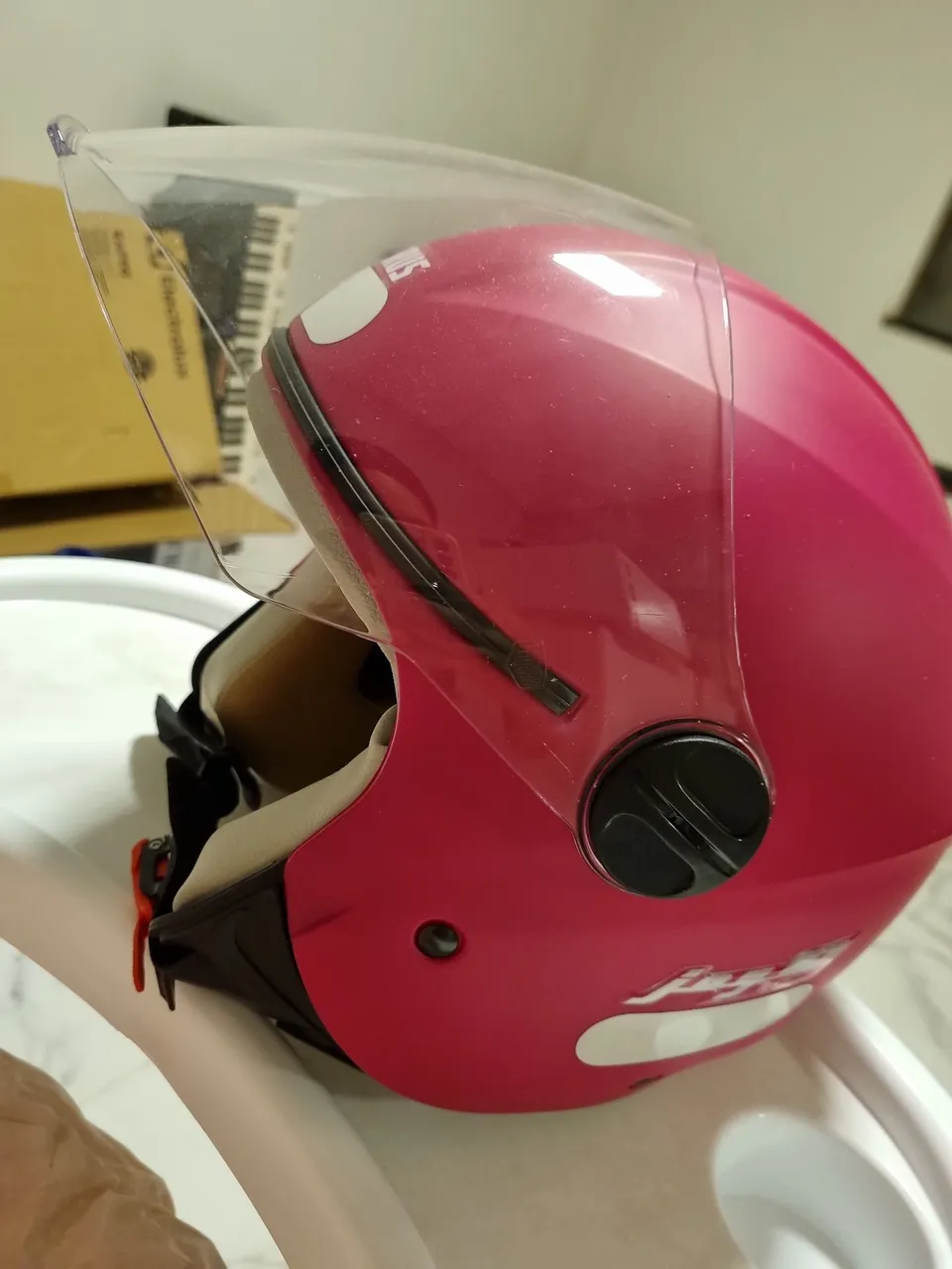 Capacete Rosa Semi Novo com Visor Transparente