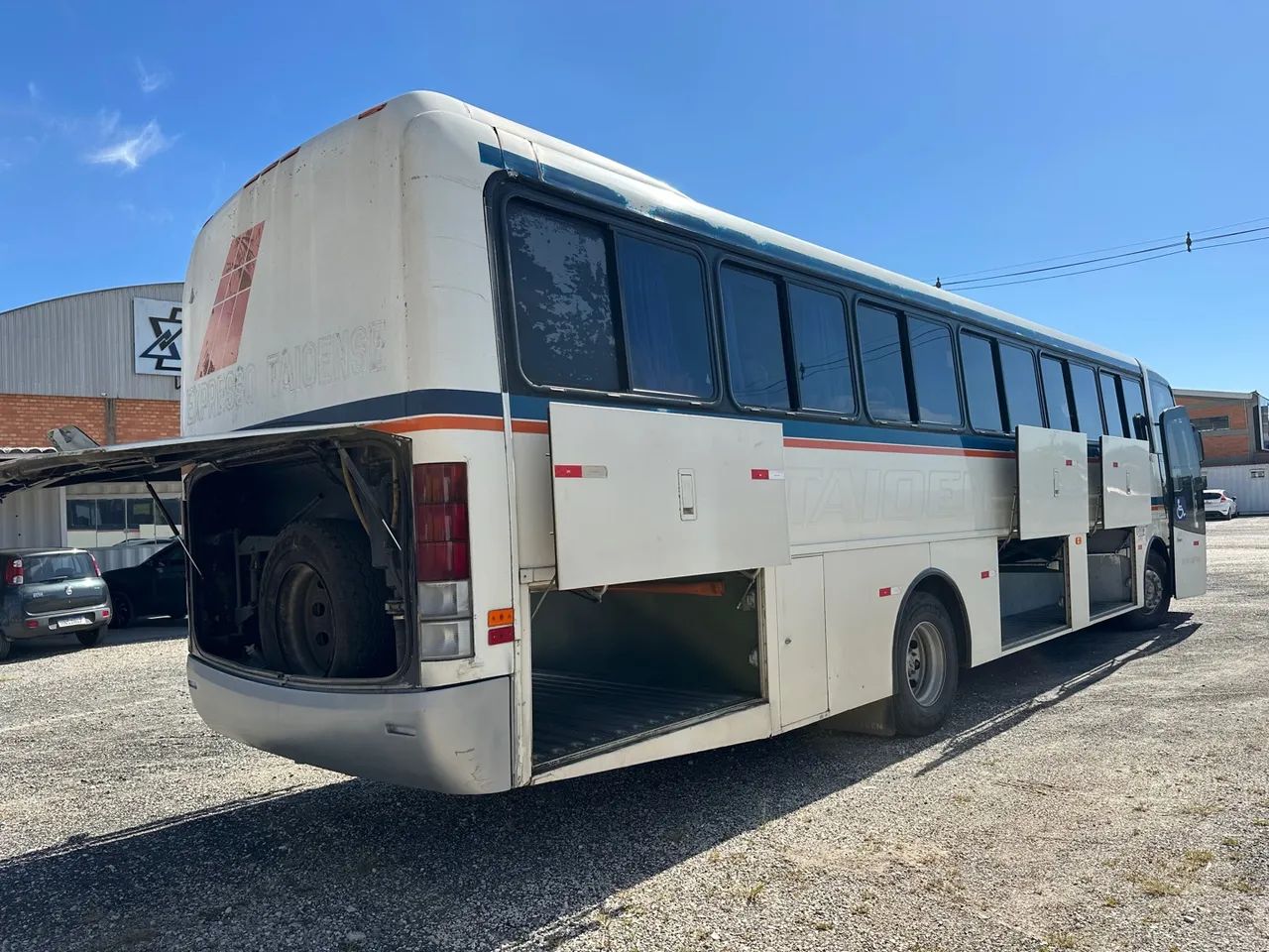 Ônibus fretamento motor dianteiro com ar - Foto 6