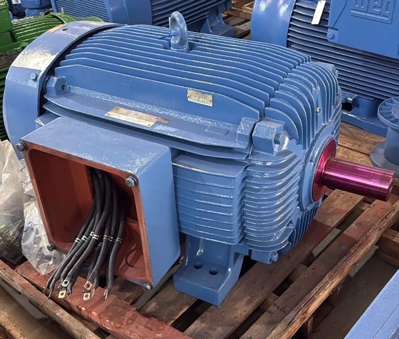 Motor Weg 200 CV / 4 Polos / Trifásico  - Foto 4