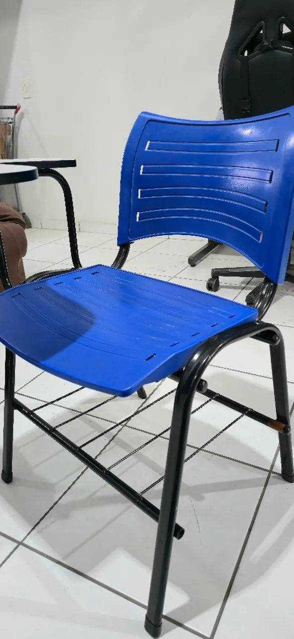 Cadeira Universitária Plástica Com Apoio Braço Prancheta Azul Barata Promoção Usada Iso - Foto 4