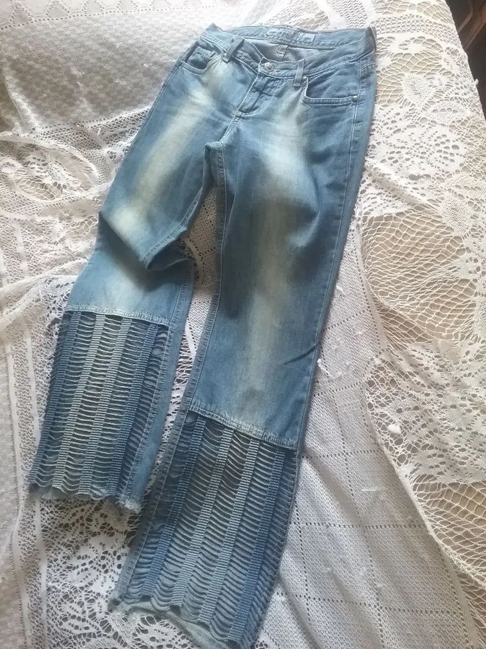 Calça Jeans Flare com Detalhes lote